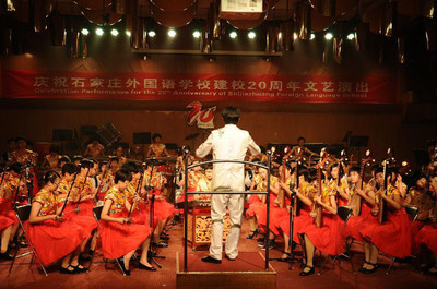 華意制衣 專業校服定制，石家莊廠家直供，打造舒適與美觀的校園服飾