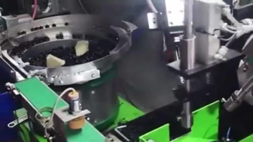 智能革新與人力轉(zhuǎn)型 當(dāng)工廠(chǎng)引進(jìn)新設(shè)備，我們?cè)撊绾慰创と说奈磥?lái)？